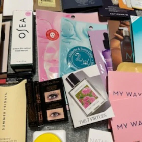 NWT Luxury Beauty Bundle 40+ items inc. Makeup, Fragrance, Skincare, Hair - Picture 3 of 7